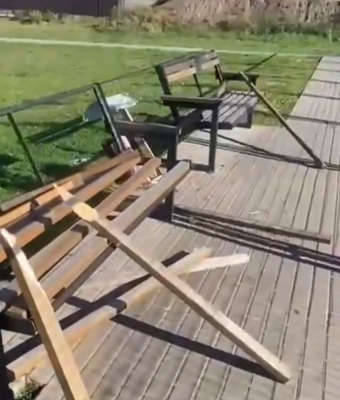 ​В Старом Осколе подростки-вандалы испортили новую детскую площадку