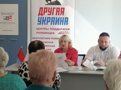 «Другая Украина» с советским флагом и российским паспортом. Что происходит за дверями белгородского центра помощи переселенцам и какое будущее видит его руководитель