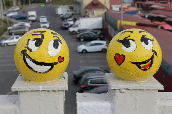 Сила любви. Как в Белгороде появился «мост со смайлами»