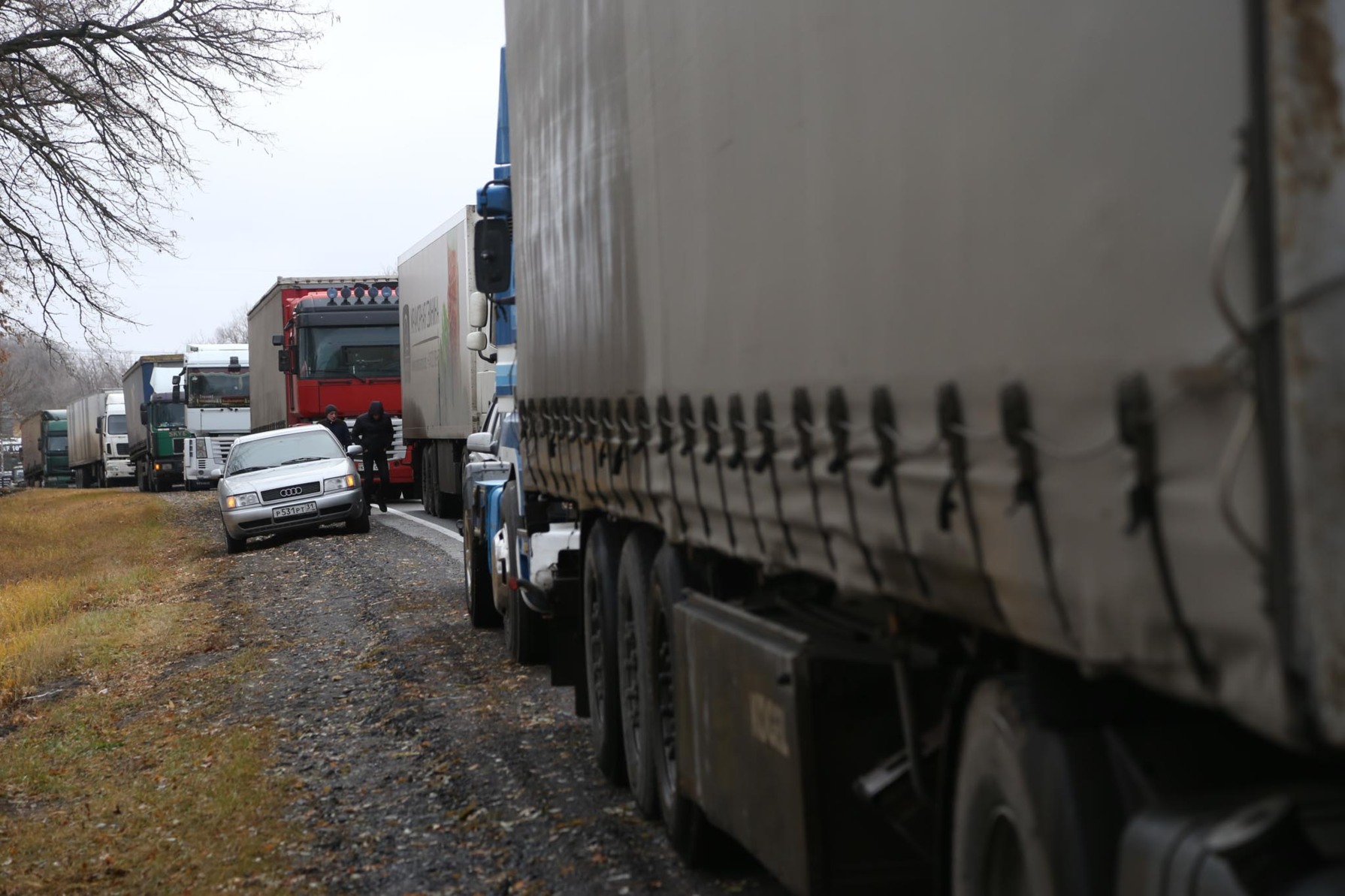 В Белгородской области хотят обязать водителей грузовиков мыть колёса после работы в полях