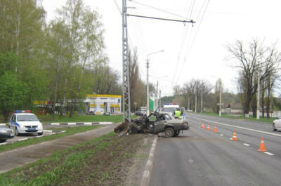 В Белгороде водитель врезался в электрический столб