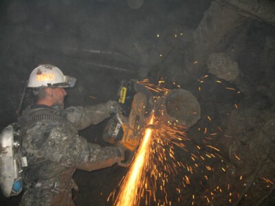 В Мирном на руднике, где заблокированы несколько белгородцев, решили сделать несколько взрывов