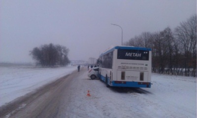 В Прохоровском районе двое человек погибли в столкновении автобуса с иномаркой [видео]