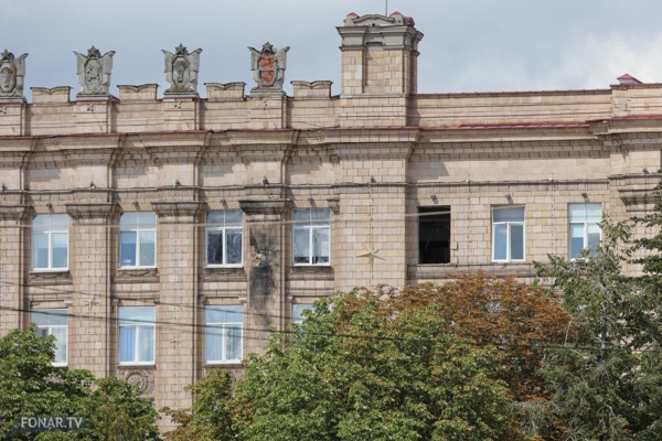 В Белгороде беспилотники за день несколько раз атаковали здание правительства области [фото]