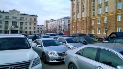 Депутаты обнаружили неправильные дорожные знаки возле здания администрации Белгородской области
