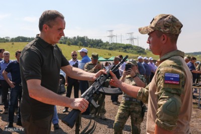 В Белгородской области участникам терсамообороны вручили оружие