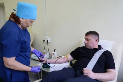 Врио губернатора Белгородской области Александр Шуваев сдал кровь в День донора