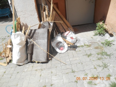 В Белгороде жители дома на улице Костюкова пожаловались на вывоз мусора и дезинфекцию контейнеров