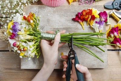 Весенние букеты: какие цветы лучше дарить весной [партнёрский материал]