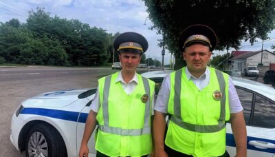 В Белгороде автоинспекторы оперативно привезли в больницу упавшего с самоката ребёнка