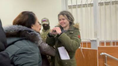 «Берегите, пожалуйста, мою маму». Как в Белгороде волонтёрке Надин Гейслер избирали меру пресечения