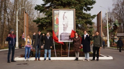 ​Белгородские комсомольцы вернули памятник Ленина в парк. Пока только в виде плаката