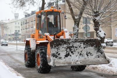 460 человек убирают снег в Белгороде