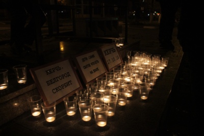 Белгородцы могут почтить память погибших в Керчи возле памятника учительнице на Народном бульваре