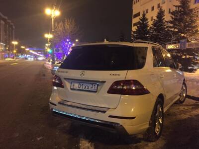 ​Пользователи соцсетей утверждают, что депутат белгородского горсовета пытался скрыть номер машины на платной парковке