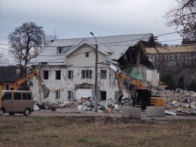В центре Белгорода под снос пошло бывшее здание Минздрава
