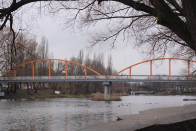 ​В Белгороде на новой набережной появились рыбацкие мостики