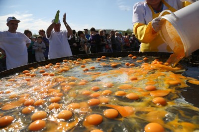 В Белгородской области приготовили самую большую яичницу в России