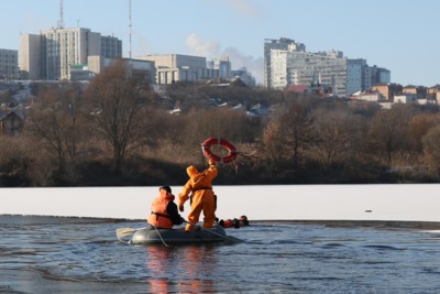В Белгороде провели учения по спасению провалившихся под лёд