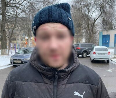В Краснояружском районе мужчина в балаклаве, «разыскивая солдат ВСУ», ограбил пенсионера 