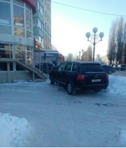 ​В Белгороде полиция оштрафует водителя, угрожавшего девушке за публикацию фото его неправильно припаркованной машины