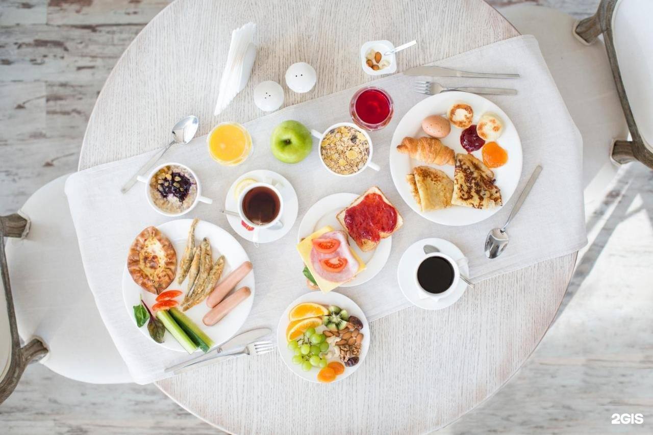 Завтрак без чекина: 6 ресторанов при роскошных отелях, где можно позавтракать без заселения