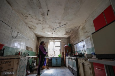 «Мы наполовину висим в воздухе». Как жильцы белгородского аварийного общежития пять лет живут обещаниями о расселении