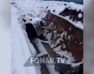 В Белгороде машина упала в канализационный коллектор