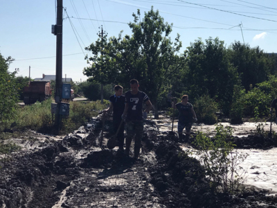 ​Полицейские пришли на помощь жителям Алексеевки, пострадавшим от сильного ливня