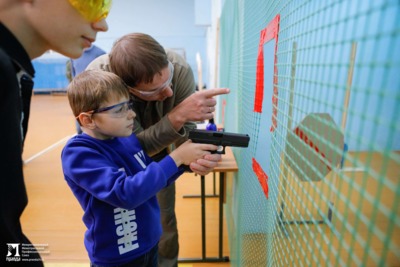 «От теории к практике». В Белгороде провели первый открытый урок по практической стрельбе для детей и подростков*