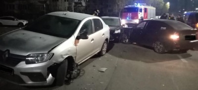 ​В Старом Осколе пьяный водитель разбил несколько припаркованных машин