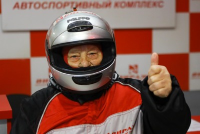 96-летняя ветеран Мария Колтакова проехала пять кругов на карте