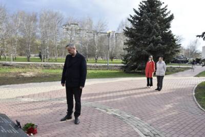 Председатель горсовета Белгорода возложил цветы к портрету убитого военкора Владлена Татарского