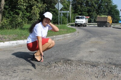 Активисты ОНФ недовольны, как мэрия отремонтировала дорогу на улице Коммунальной  