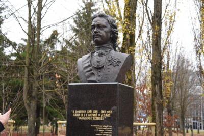 Стало известно, кому установили памятник в Южном парке Белгорода
