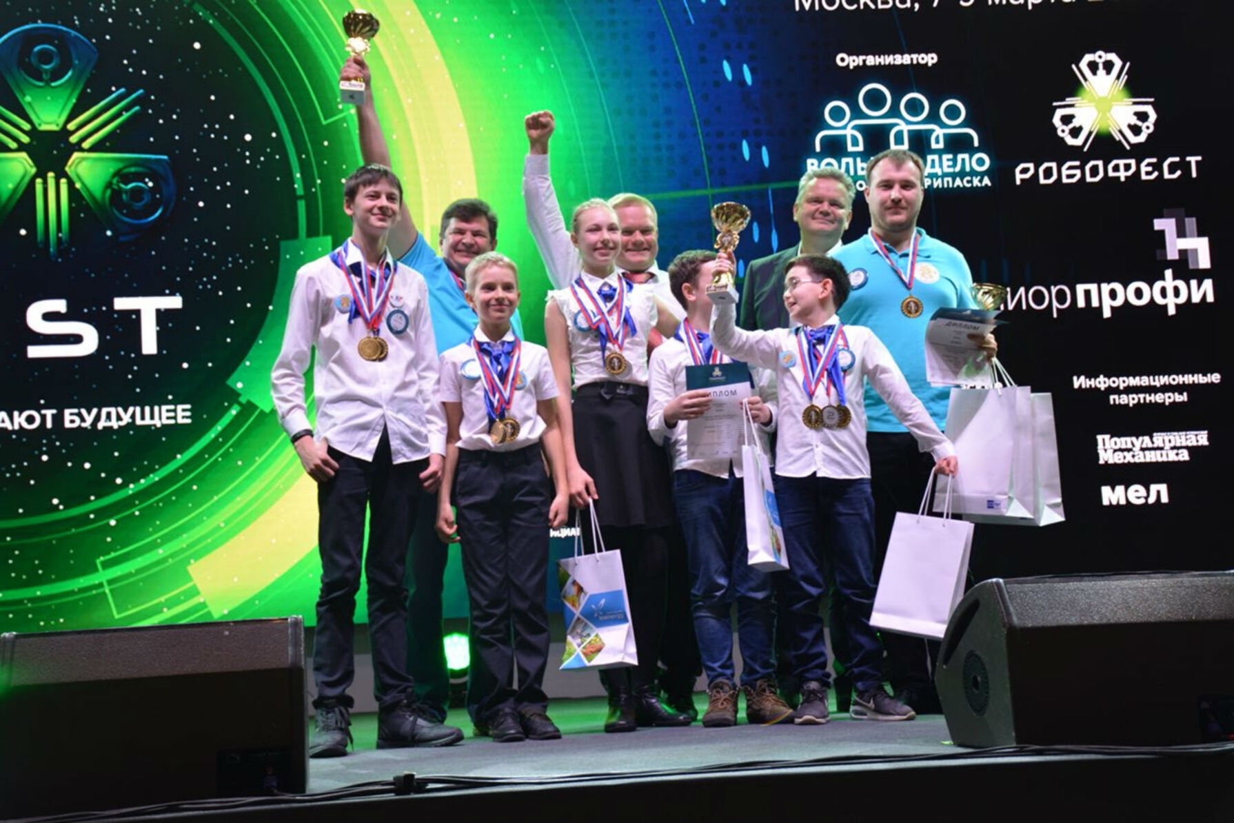 Белгородские школьники стали лучшими робототехниками в России