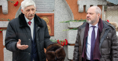 Депутат Госдумы Сергей Гаврилов почтил память белгородцев, погибших в годы войны в сараях Камышитового завода