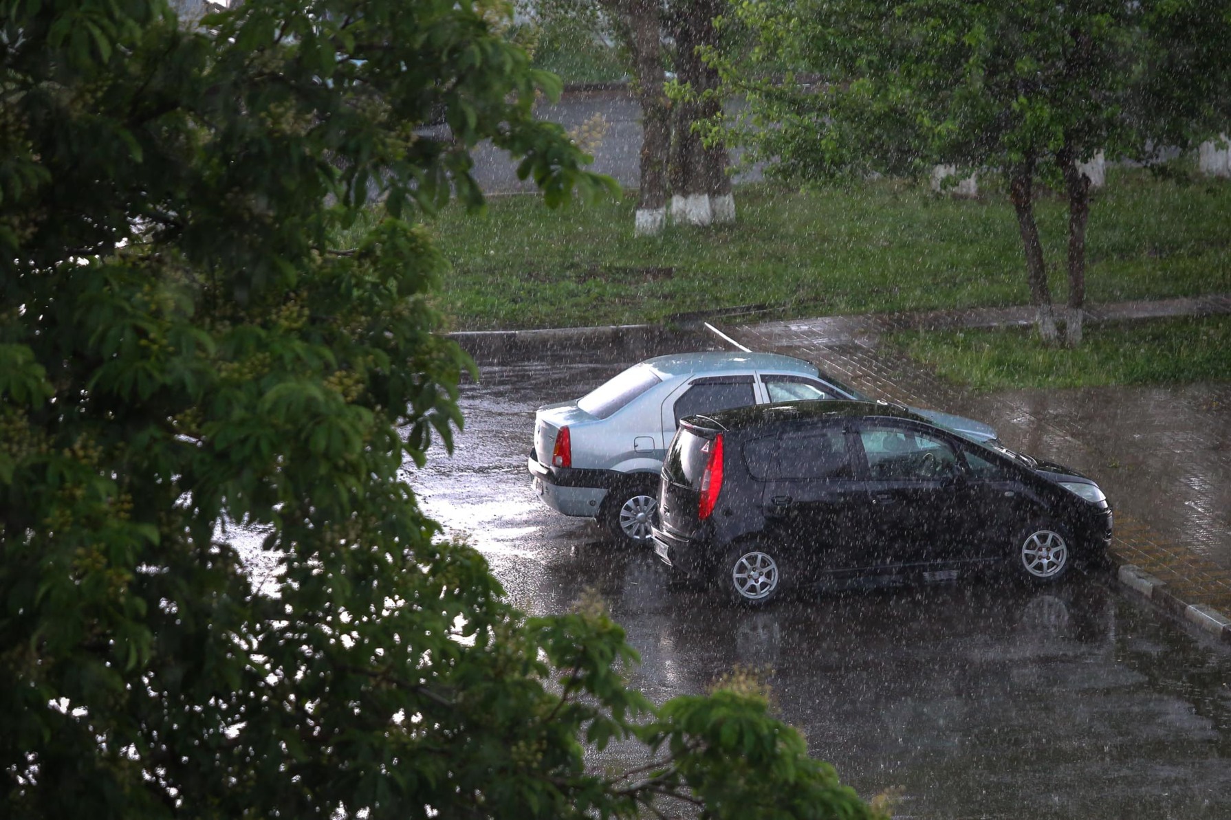Белгородские спасатели предупреждают о сильных дождях с грозами и градом
