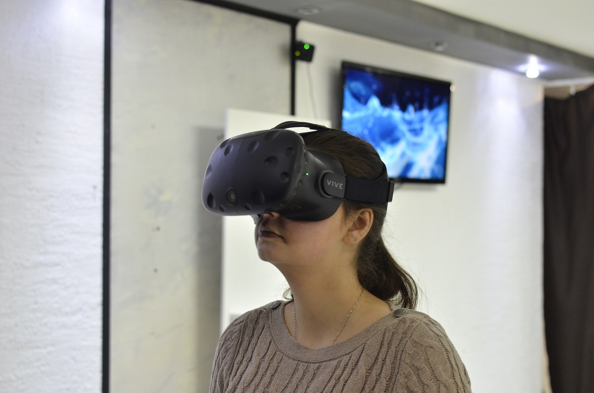 Страшные виртуальные очки реальности. Нейрошлем САО. Очки виртуальной реальности полное погружение. Шлем полного погружения в виртуальную реальность. Виртуальный шлем полное погружение.