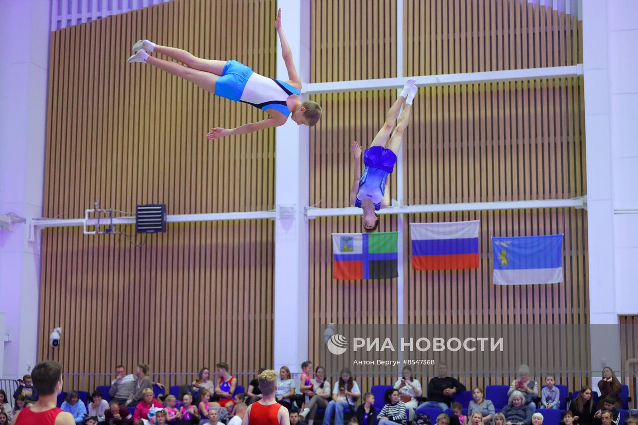 Спортсмены на церемонии открытия Центра художественной гимнастики «Сирень» в Белгороде. 01 ноября 2023 года