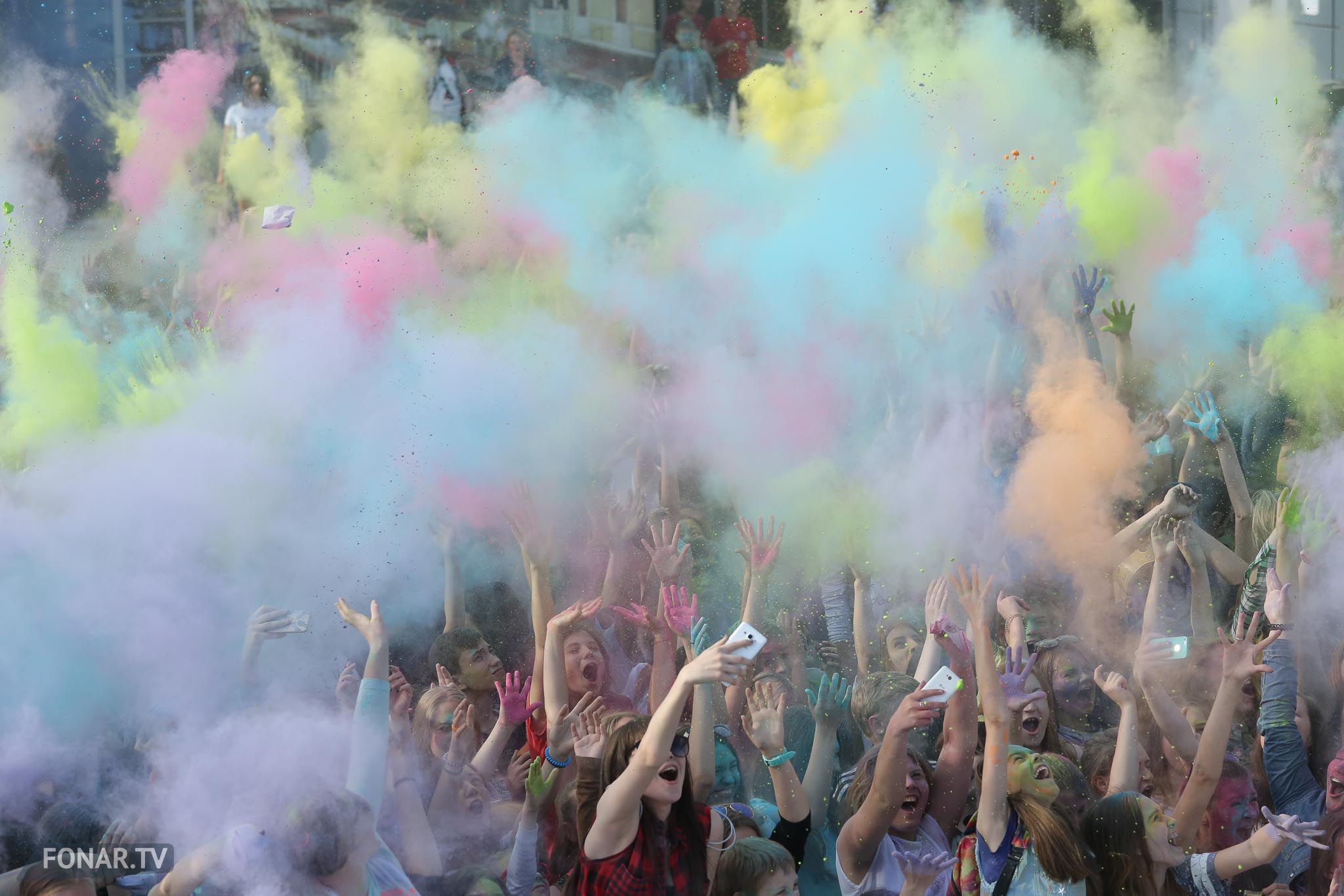 Фестиваль красок Холи в «МегаГРИННе», Белгород, 29 мая 2016 года