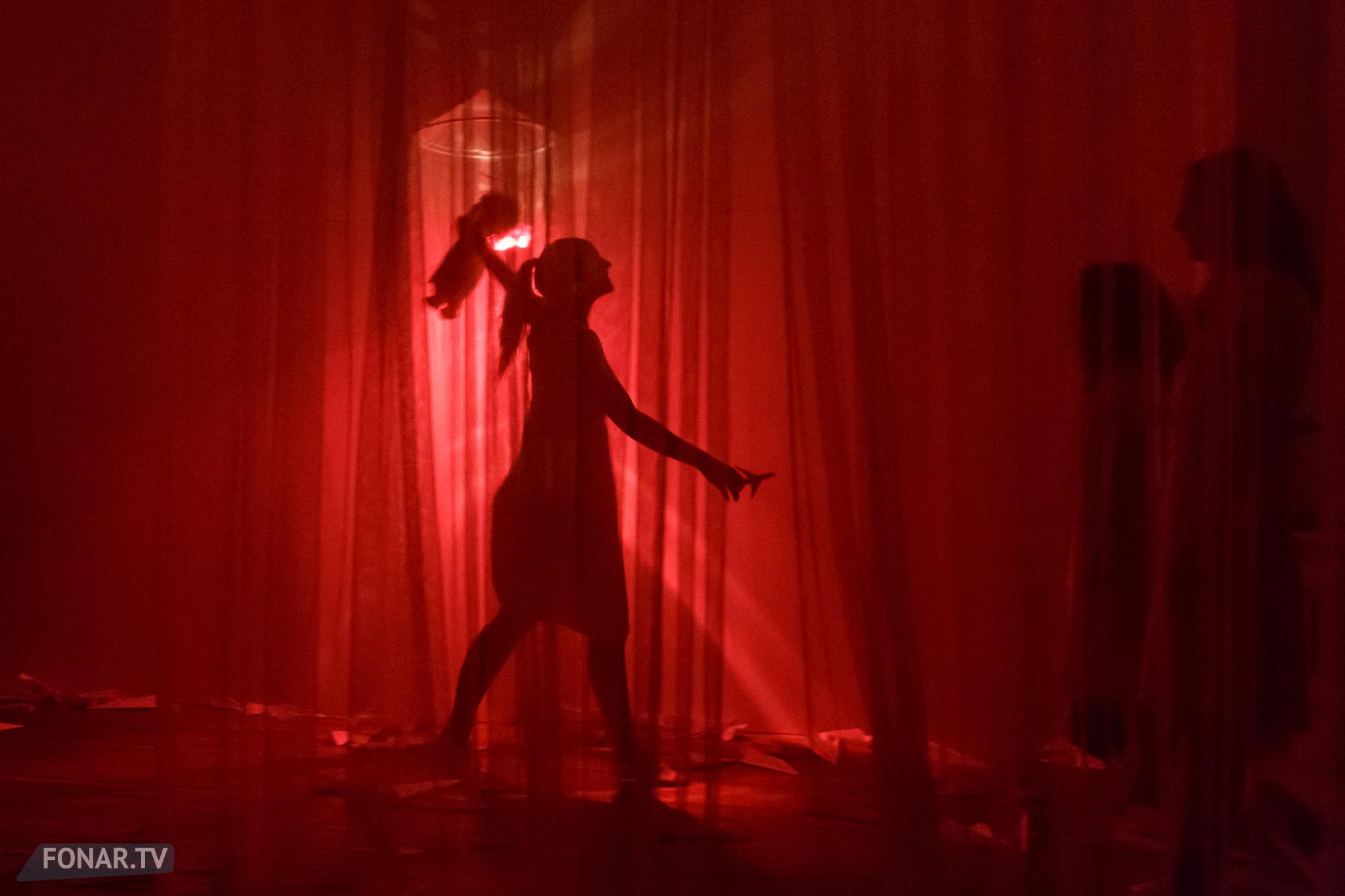 Независимый молодёжный театр «Новая сцена-2» отмечает свой первый юбилей спектаклем «Детский мир» по пьесе Владимира Зуева, Белгород, 9 ноября 2015 год