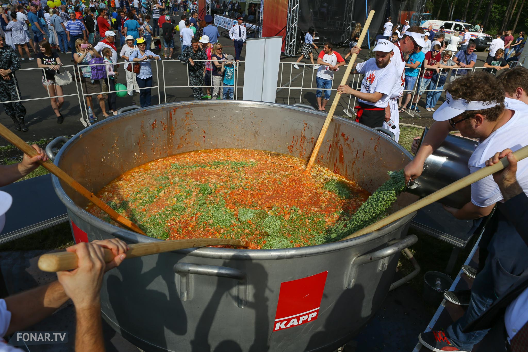 Третий фестиваль «ГрильФест», на котором приготовили рекордное рагу массой более 3,5 тонны, Белгородский район, 17 июня 2017 года