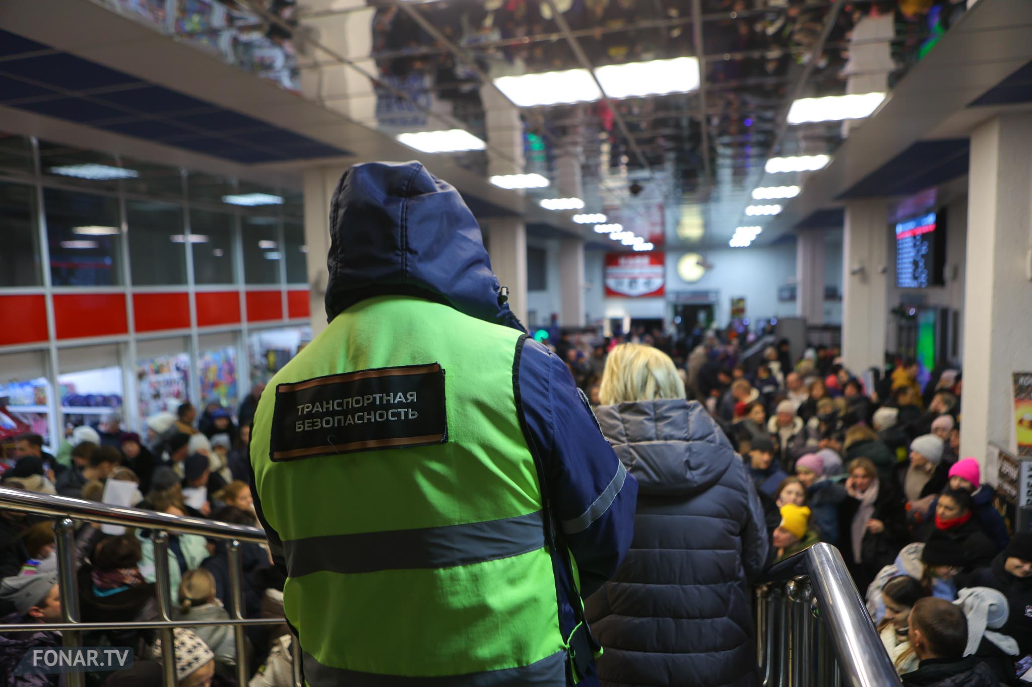 Железнодорожный вокзал во время отправления первых групп детей из Белгорода в оздоровительные лагеря в соседние регионы, 10 января 2024 года