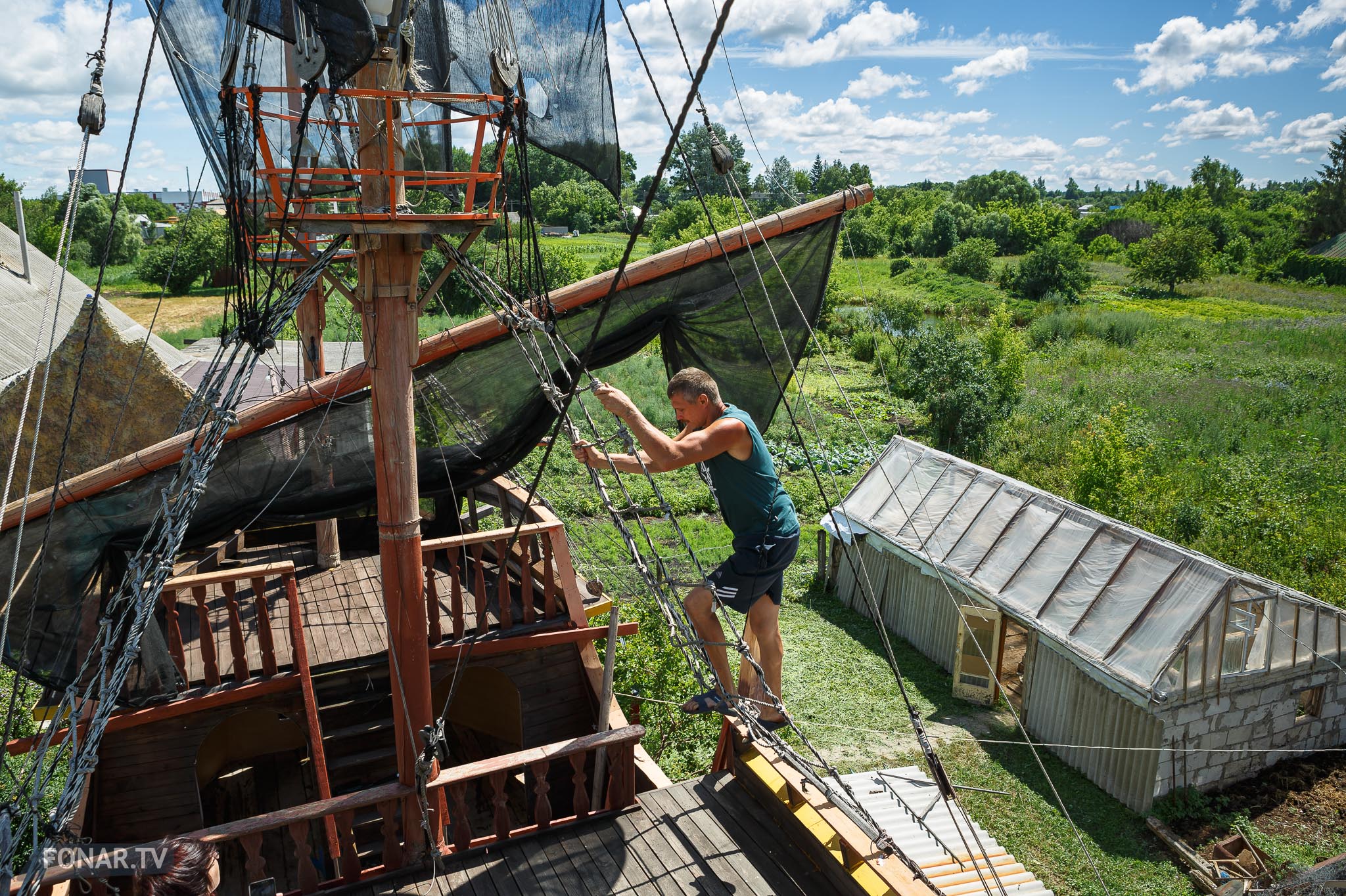 Валерий Кику, построивший музей-галеон «Золотая лань» в селе Купино Шебекинского горокруга, 09 июля 2020 года
