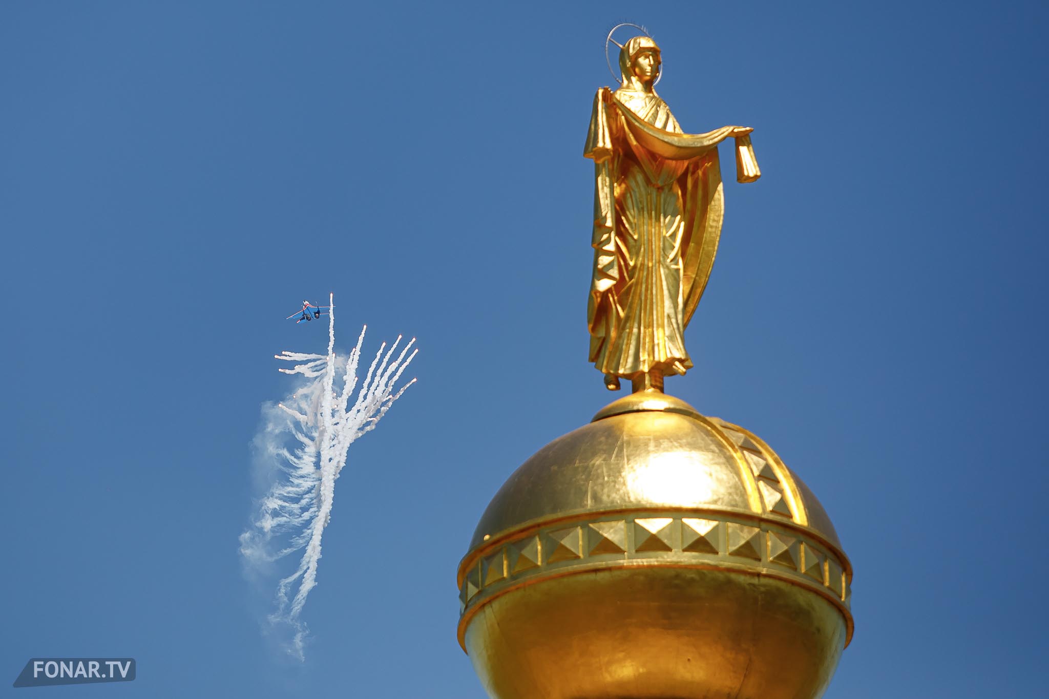 Полёт авиационной группы высшего пилотажа «Русские витязи» во время первого празднования Дня Прохоровского поля, Прохоровский район, 13 июля 2020 год