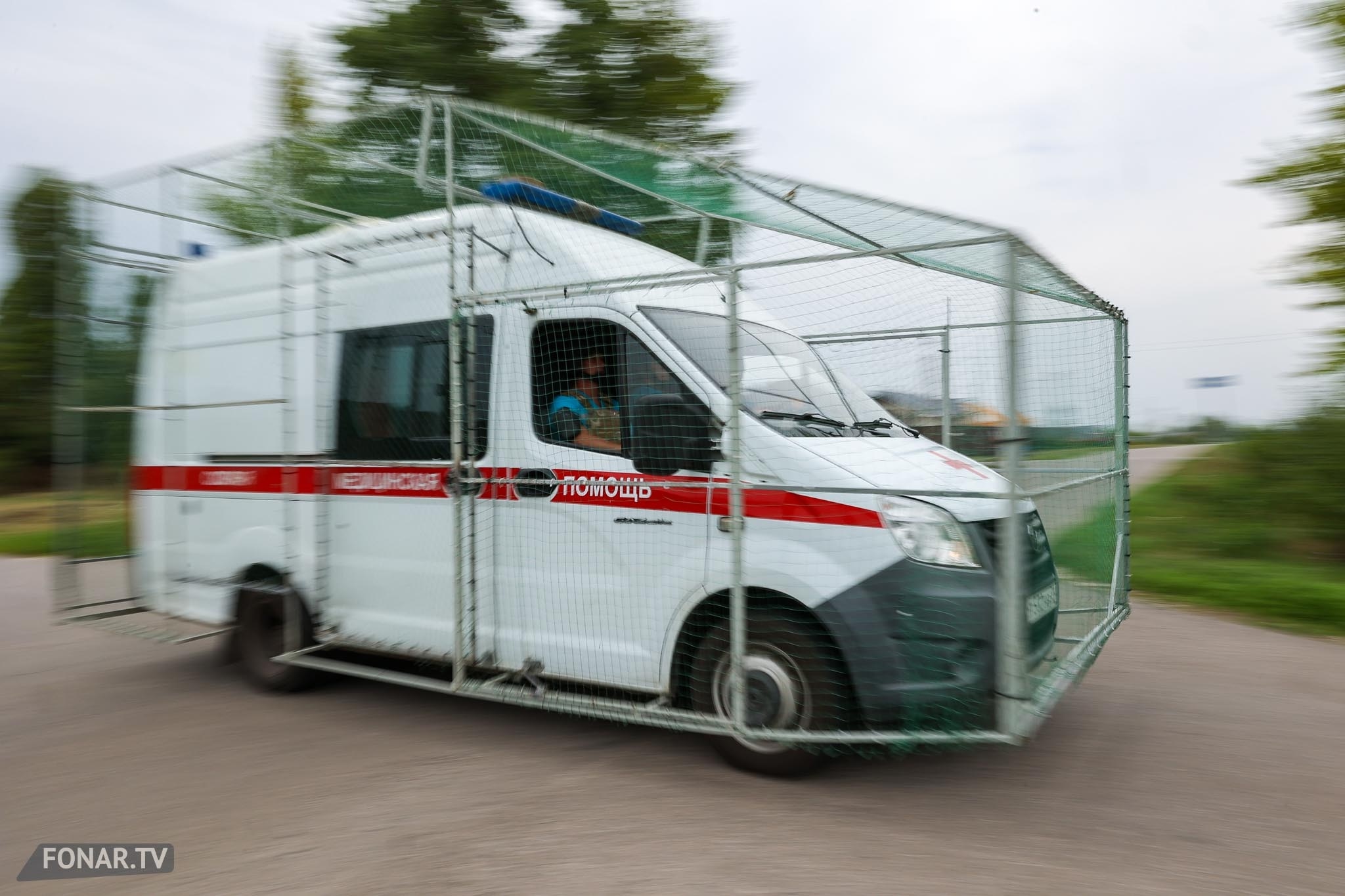 Автомобиль скорой помощи с антидроновой защитой в Белгородском районе, 3 августа 2025 года